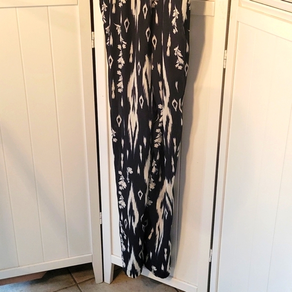 Xhilaration Navy Blue And White Abstract And Flowered SZM T Straped Jumpsuit - Picture 5 of 8